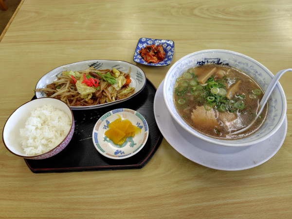 「平日ランチセット（ミニラーメン&野菜炒め&ライス）850円」@大ちゃんラーメン 鳥取店の写真