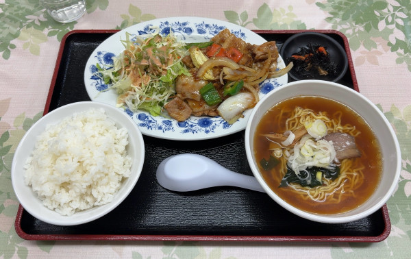 「豚バラしょうが焼き定食半ラーメン付き」@ラーメン横丁の写真