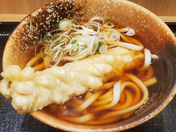 「温ちくわ天うどん」@えきめんや 横浜ポルタ店の写真