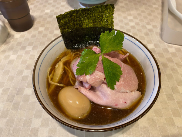 「伊吹いりこの中華そば　黒」@中華そば 四つ葉の写真