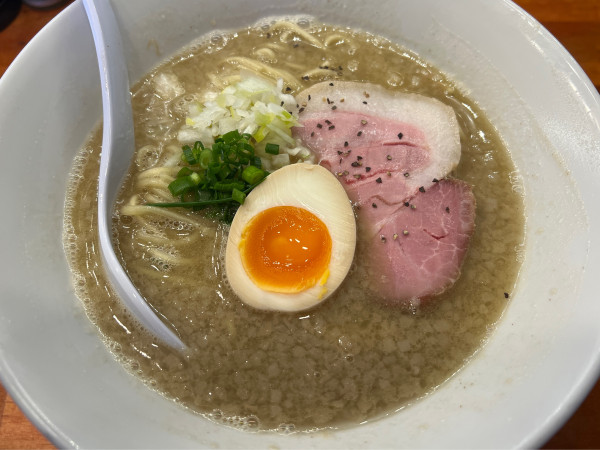 「濃い魚そば」@ラーメン 三原色の写真