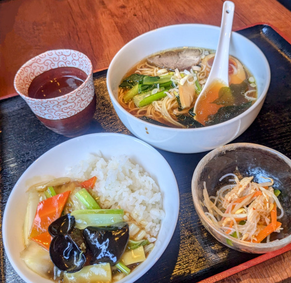 「醤油ラーメン＋中華丼セット 1,200円」@中国料理 水仙閣の写真