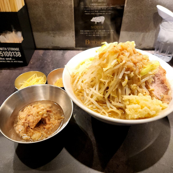 「ラーメン ヤサイ、ニンニク、アブラ Fat Boost 生姜 鰹」@Hi-Fat Noodle BUTCHER’Sの写真