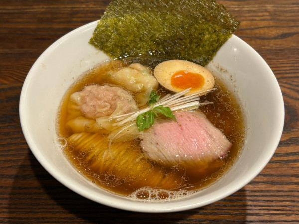 「しょうゆ山椒ワンタンラァ麺」@麺屋おやゆびの写真