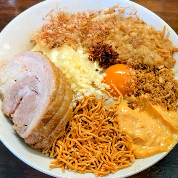 「まぜそば（並）¥ 1,200＋コッコまん¥250」@ハイマウントJ つくば店の写真