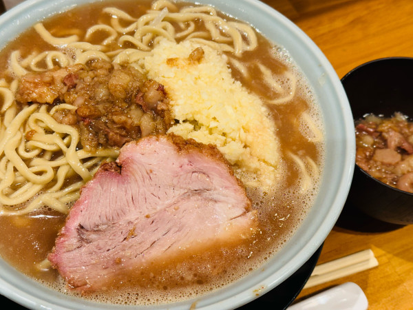 「ラーメン 厚豚1枚 麺500g 1,200円」@俺の生きる道 錦糸町店の写真