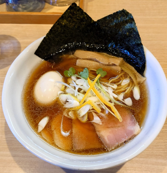 「特製黒醤油らーめん+煮干和え玉」@麺処 しかての写真