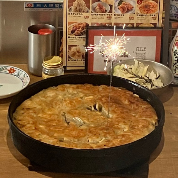 「鉄鍋餃子(誕生日無料）」@屋台屋 博多劇場 千葉ニュータウン店の写真