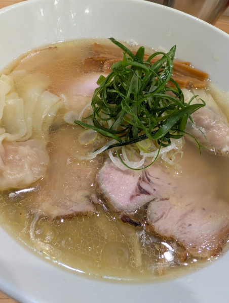 「MIXワンタン塩」@地球の中華そばの写真