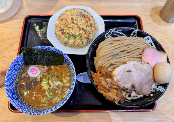 「特製濃厚つけ麵+半チャーハン」@松戸富田麺旦の写真