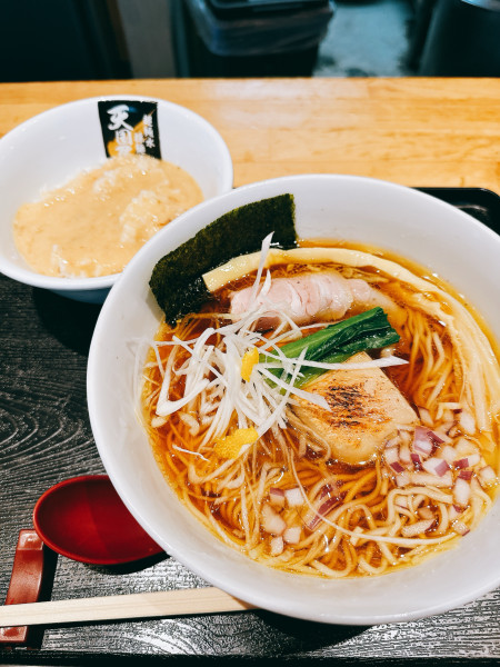 「五島列島焼きアゴ煮干しと地鶏スープ合わせらーめん 醤油」@超純水採麺 天国屋の写真
