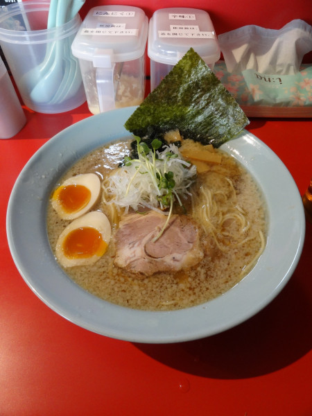 「ラーメン700円硬濃多LINE煮卵」@ラーメンショップ まる壱の写真