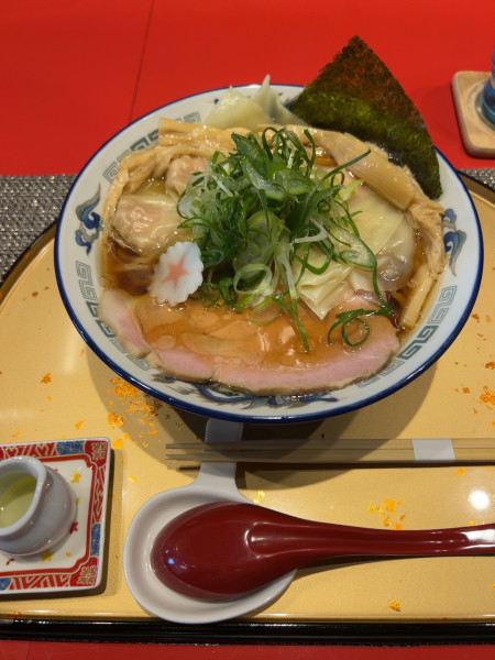 「わんたん中華そば醤油（1,050円）」@中華そば 凜星の写真