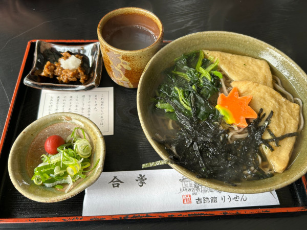 「油揚げそば　990円」@古跡館 りうぜんの写真
