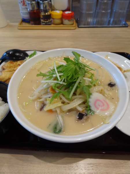 「濃厚タンメン800円 Wセット400円」@埼玉タンメン 山田太郎 越谷谷中町店の写真