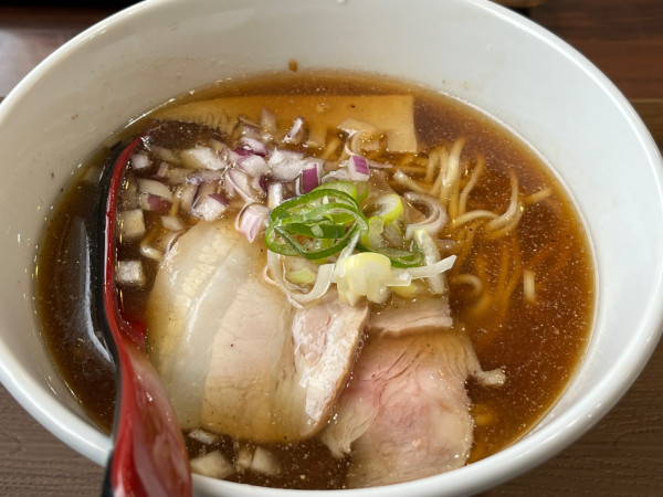 「焼きあごと貝のらぁ麺」@貝出汁らぁ麺 しらかしの写真