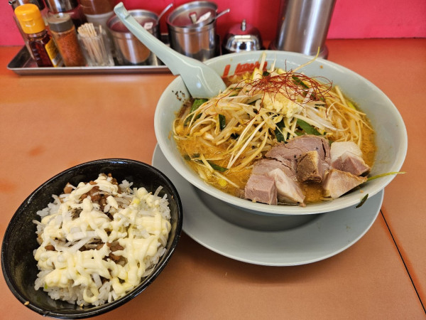 「特製もやし味噌ラーメン+白髪ネギ」@ラーメン山岡家 いわき店の写真