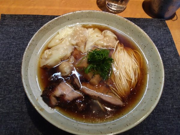 「肉ワンタン中華そば（1100円）」@柴崎亭の写真