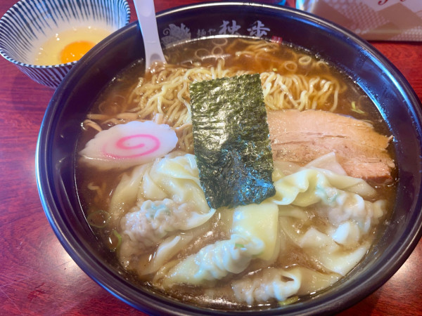 「ワンタン魚介中華そば  TP手包みワンタン」@麺や独歩 拝島駅前店の写真