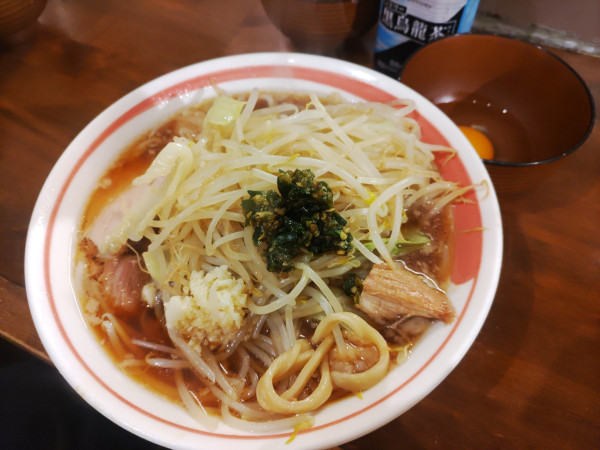 「ラーメンしょうゆ 850円 青とうがらし 生たまご」@ラーメン凛 砂町店の写真