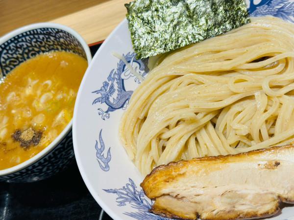 「王道の濃厚魚介つけ麺 950円 大盛 200円」@豚骨一燈 アリオ葛西店の写真