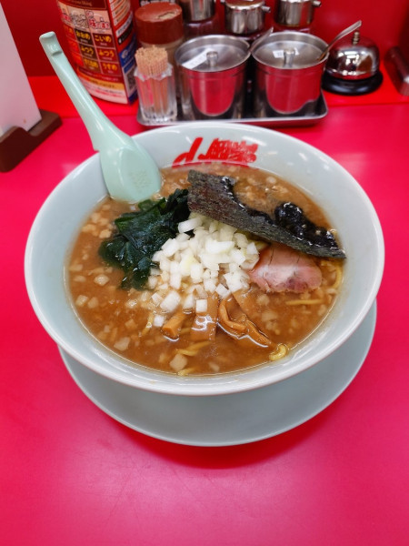 「プレミアム醤油とんこつラーメン」@ラーメン山岡家 千葉佐倉店の写真