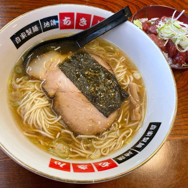 「地鶏ラーメン 850円＋漬けまぐろご飯 400円」@地鶏らーめん ちきんの写真