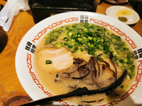 「豚骨ラーメン」@ニ◯加屋大衆の写真
