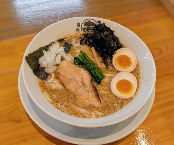 「豚鶏白湯濃いチャチャラーメン【期間·数量限定】」@ニボチャチャ！！ラーメン あらき軒の写真