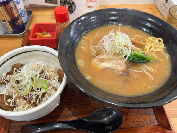 「味噌らーめん750円、チャーシュー丼350円」@らーめん はなはなの写真