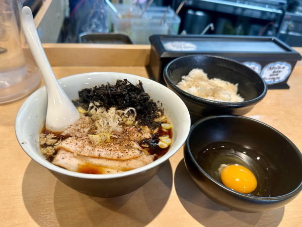 「背黒煮干ブラック」@煮干中華そば 結。の写真