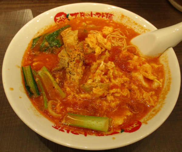 「太陽のエッグラーメン　940円」@太陽のトマト麺Next サンシャインシティ店の写真