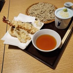 海老天ぷらと蕎麦　生ビール