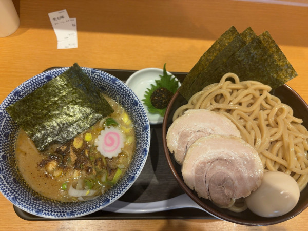 「特製つけ麺並1140円＋生七味100円」@次念序の写真