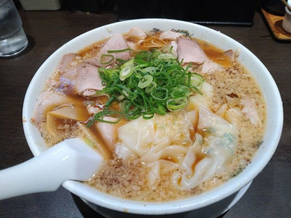 「チャーシューメン（ワンタントッピング）」@来来亭 十条竹田店の写真
