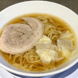 しょうゆ麺(550円)+(バラチャーシュー、わんたん)(260円)