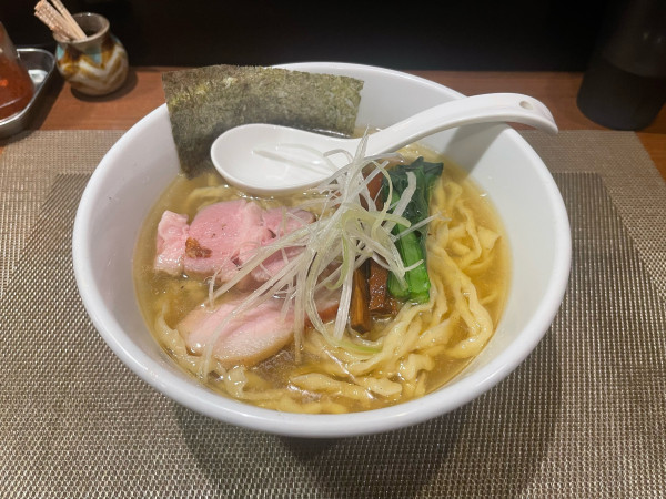 「塩ラーメン950+中盛り100」@麺処 はら田の写真
