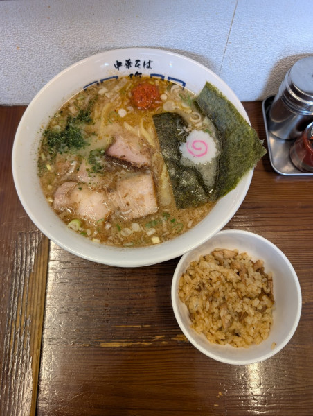 「山形辛味噌らーめん+肉めし（少し）」@中華そば 馥の写真