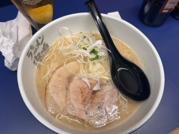 「とんこつラーメン800円」@ラーメン海鳴 天神店の写真