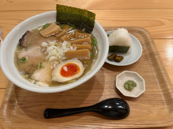 「煮干塩らーめん」@らぁ麺屋まるわの写真
