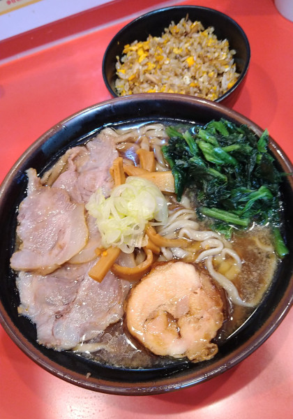 「極上スープの中華そば＆半炒飯」@麺屋 桐龍 久喜店の写真