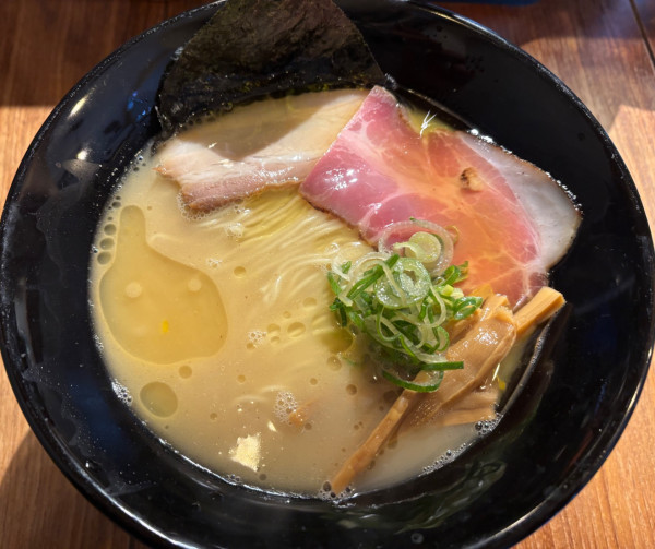 「柚子鶏白湯ラーメン　＋　本日のカレー」@麺楽 軽波氏の写真