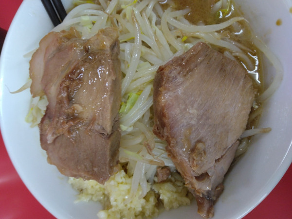 「ラーメン麺半分900円ニンニク後からヤサイ」@ラーメン二郎 柏店の写真