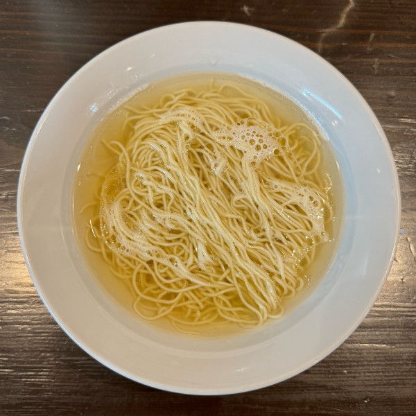 「澄まし豚骨ラーメン ※具材別皿(650円)」@252マルダイラーメンの写真