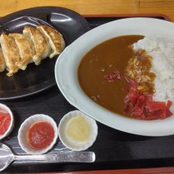 餃子340円、カレーライス650円