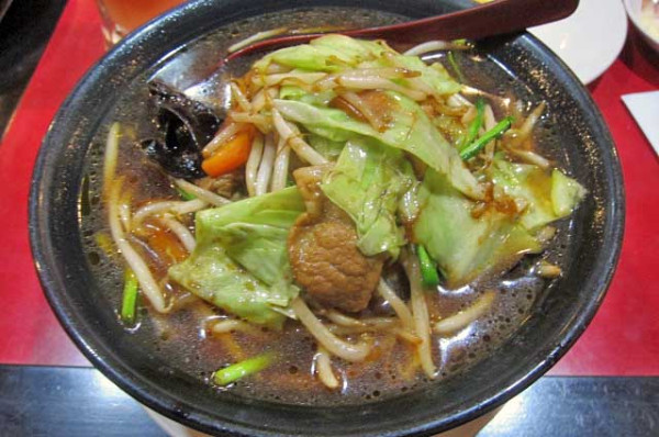 「野菜たっぷりラーメン　750円」@花彫酒家の写真