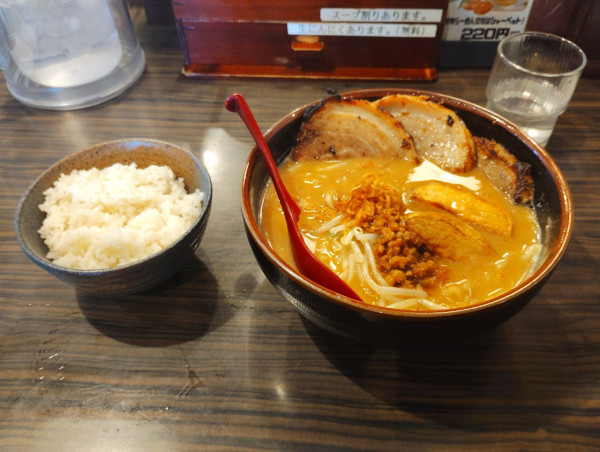 「北海道味噌炙りチャーシュー麺」@麺場 田所商店 松戸六高台店の写真