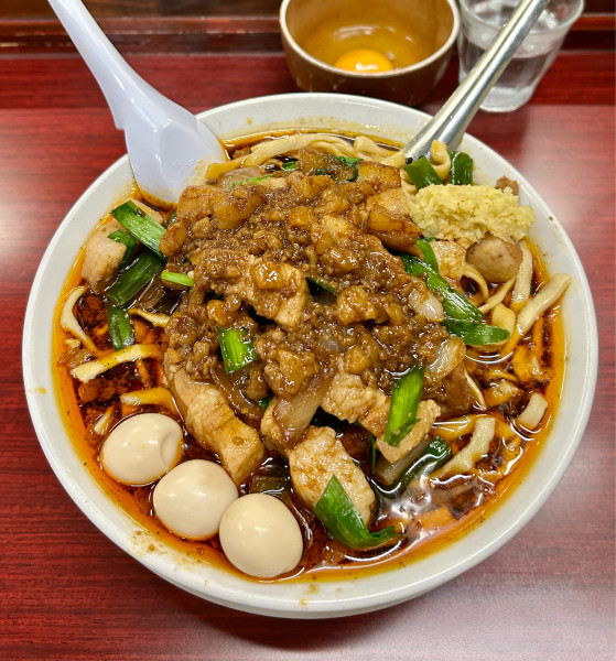 「辛いスタ満そば 大盛 生卵 まさお 1000+160+60+60」@元祖スタミナ満点らーめん すず鬼の写真