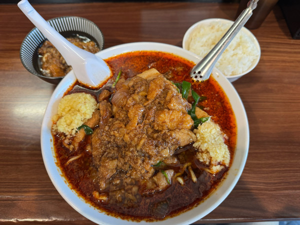 「辛いスタ満ソバ➕アブラまさお•小ライス」@元祖スタミナ満点らーめん すず鬼 熊谷うえちゃん店の写真