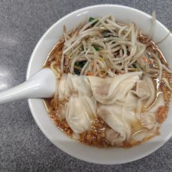 もやしワンタン麺（1050円）